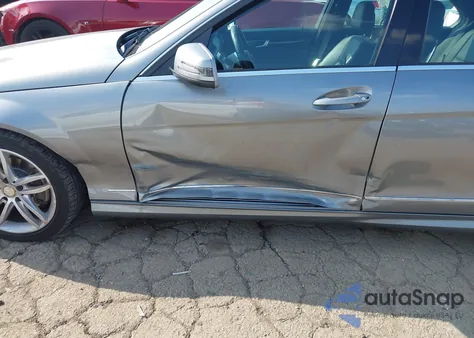 2013 Mercedes-Benz C 250 Sport z USA, uszkodzony, nr VIN WDDGF4HB2DA873927